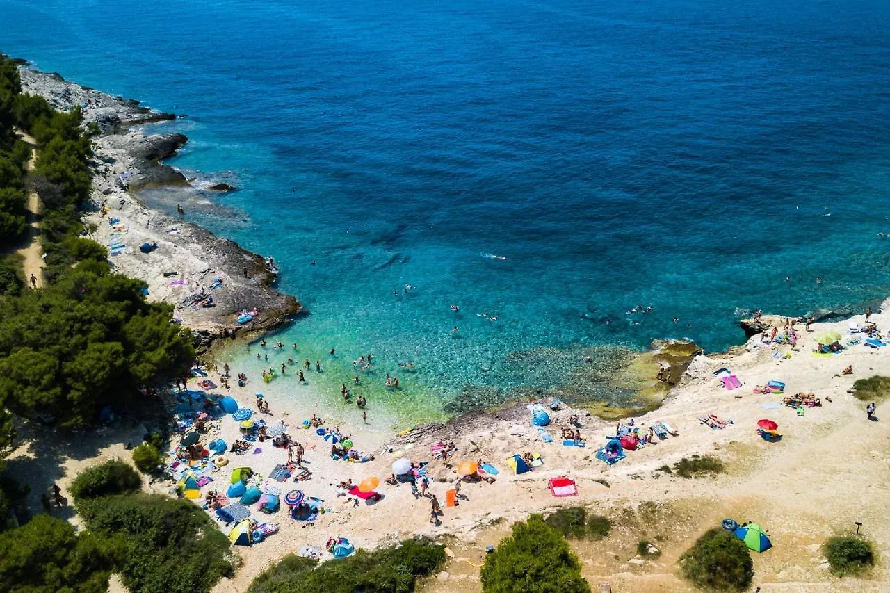 Lumalu Apartment Galizana 0*,  Croatia