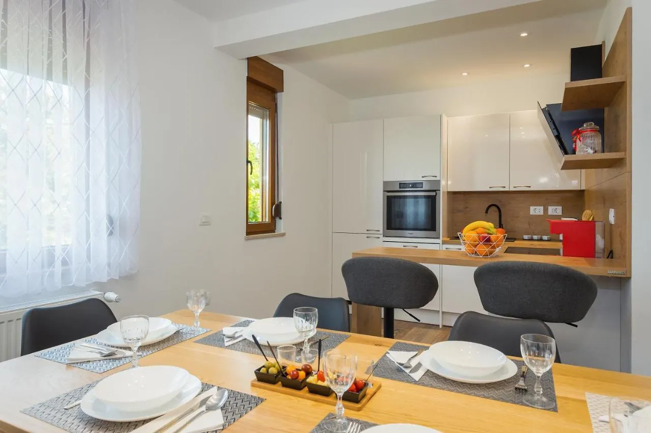 Lumalu Apartment Galizana Croatia